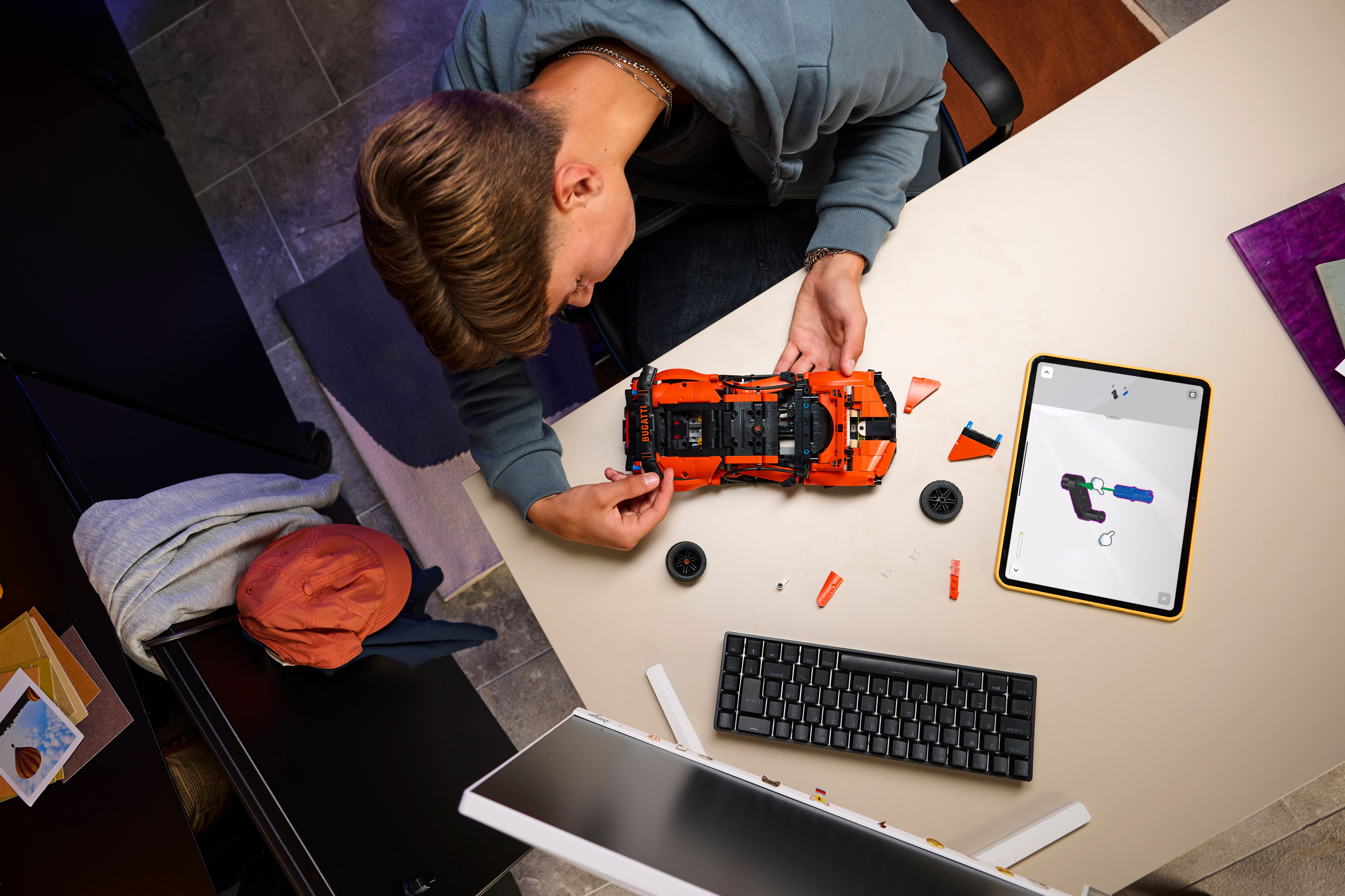 The LEGO® Builder app offers digital instructions, 3D visualization and progress tracking while constructing the new Bugatti LEGO® models.